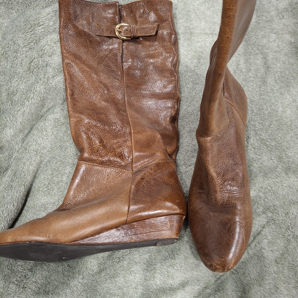 Elegant Brown Leather Heeled Boots - Picture 4 of 5